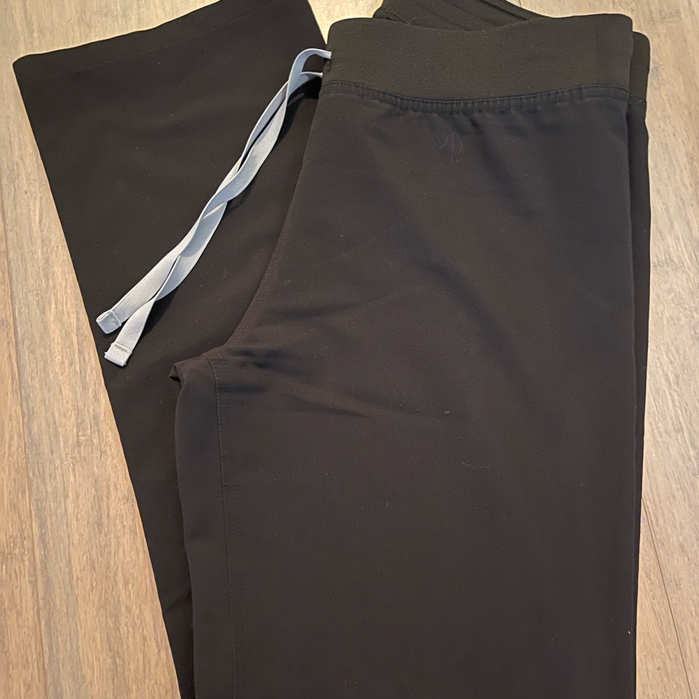 FIGS: Women’s Livingston Black Jogger Pants